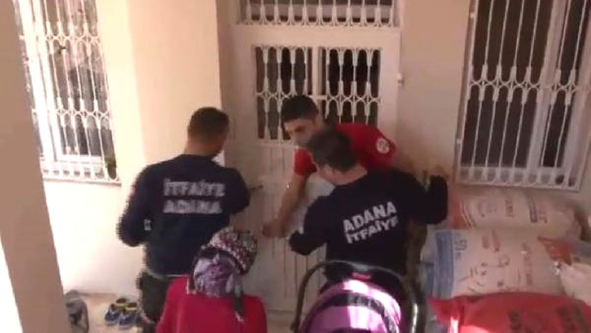 Evde Mahsur Kalan Minik Nehir\'i İtfaiye Kurtardı