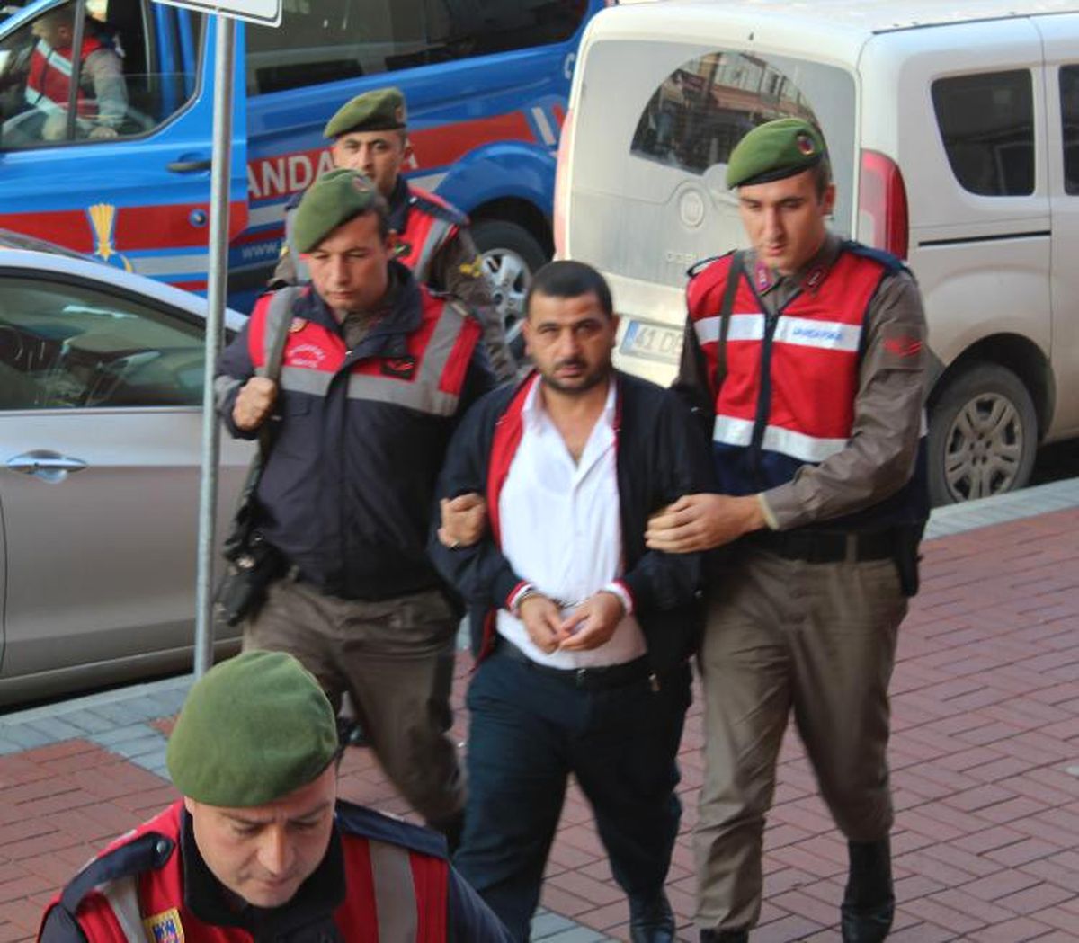 Evinde 10 Tane Kaçak Silah Bulunan Şahıs Tutuklandı