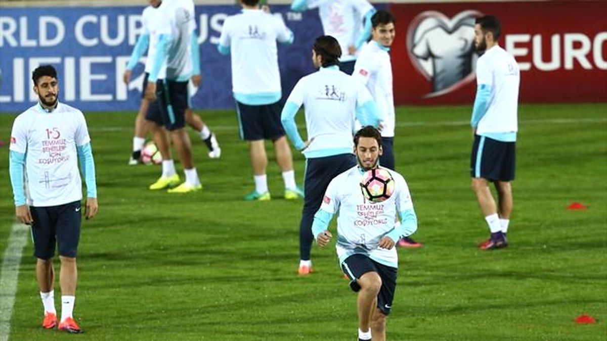 Hakan: "Dünya Kupası\'na Katılamadığımız İçin Üzgünüm"