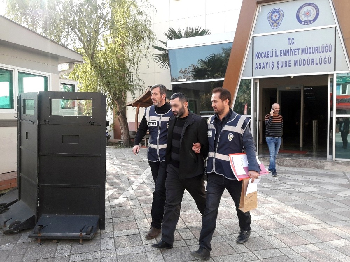 Haraç Alamadığı Taksi Durağına Kurşun Yağdırdı