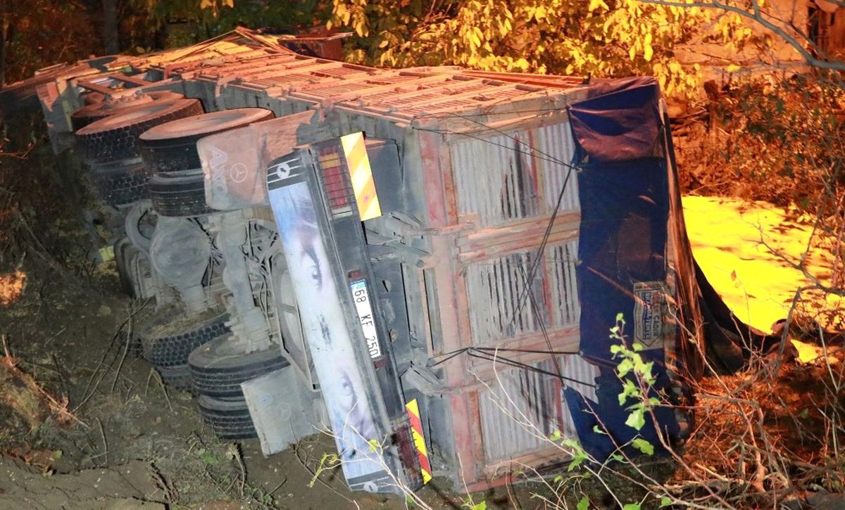 Hurdaya Dönen Kamyondan Burnu Bile Kanamadan Çıktı