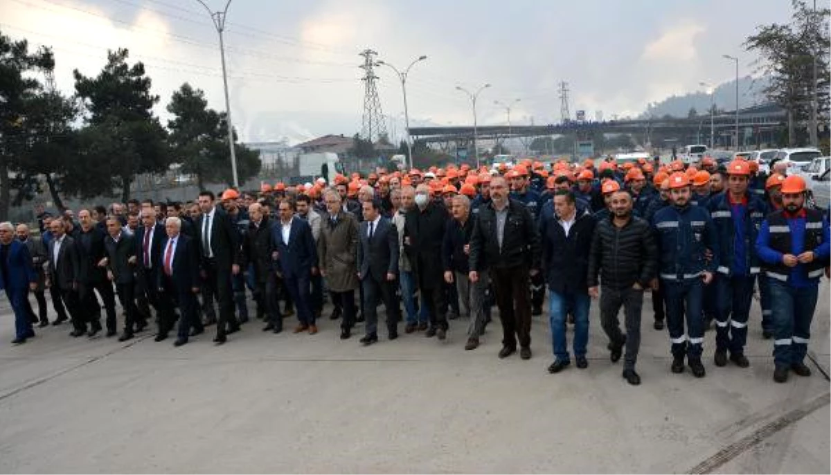 İşçiler, Kardemir\'in Kapatılmasını Önleyen Eylemlerin Yıl Dönümünde Yürüdü