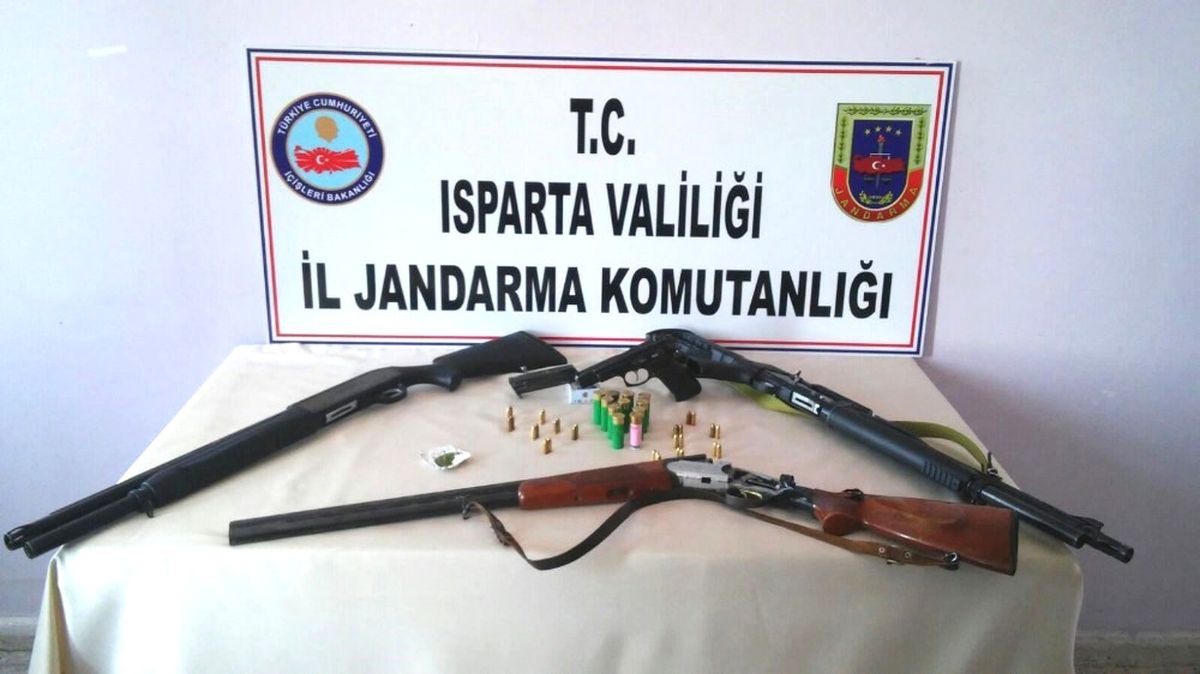 Isparta\'da Silah Kaçakçılığı ve Uyuşturucu Operasyonu