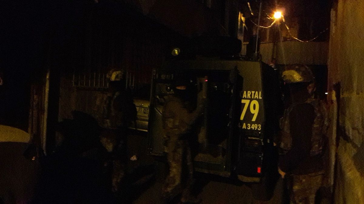 İstanbul\'da 20 Adrese Narkotik Baskını
