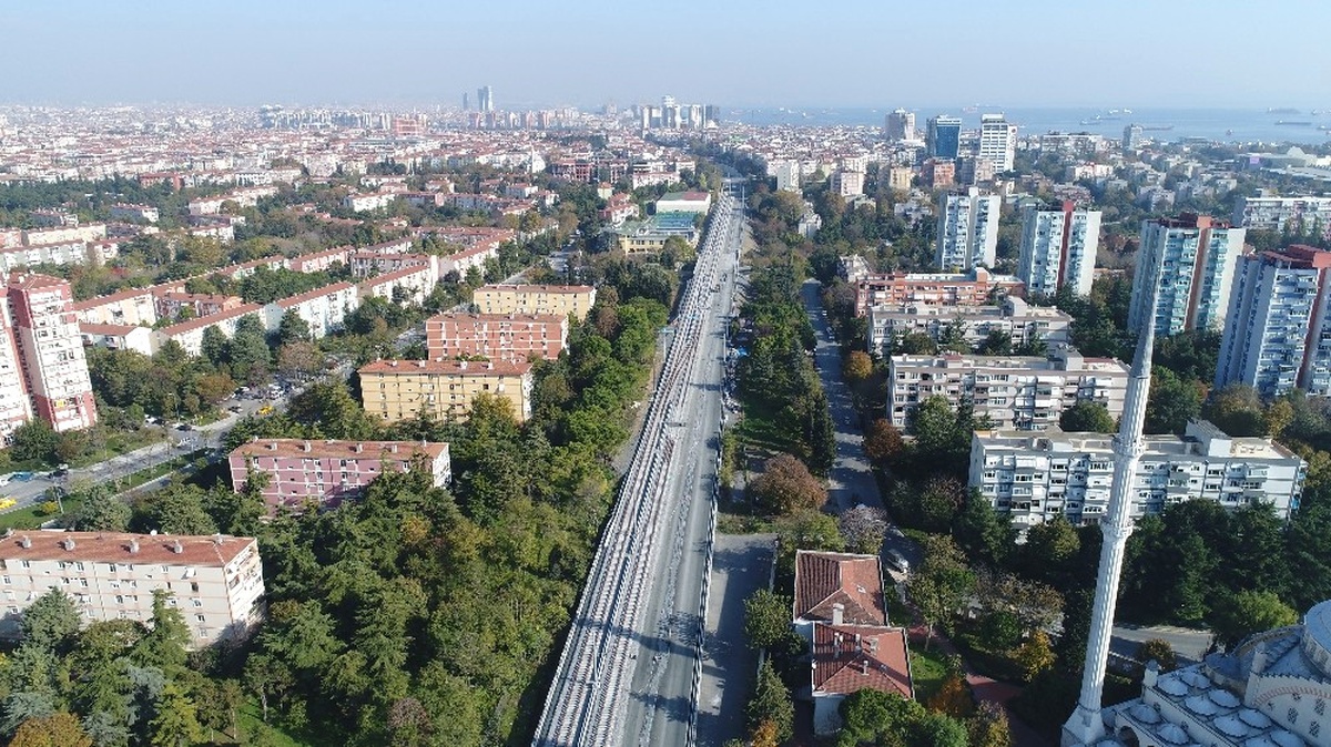 İstanbul\'da Banliyö Hattının İlk Rayları Havadan Görüntülendi