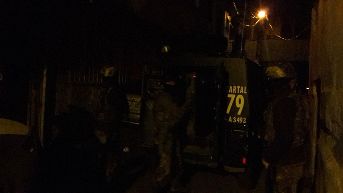 İstanbul\'da Narkotik Operasyonu: Çok Sayıda Gözaltı Var