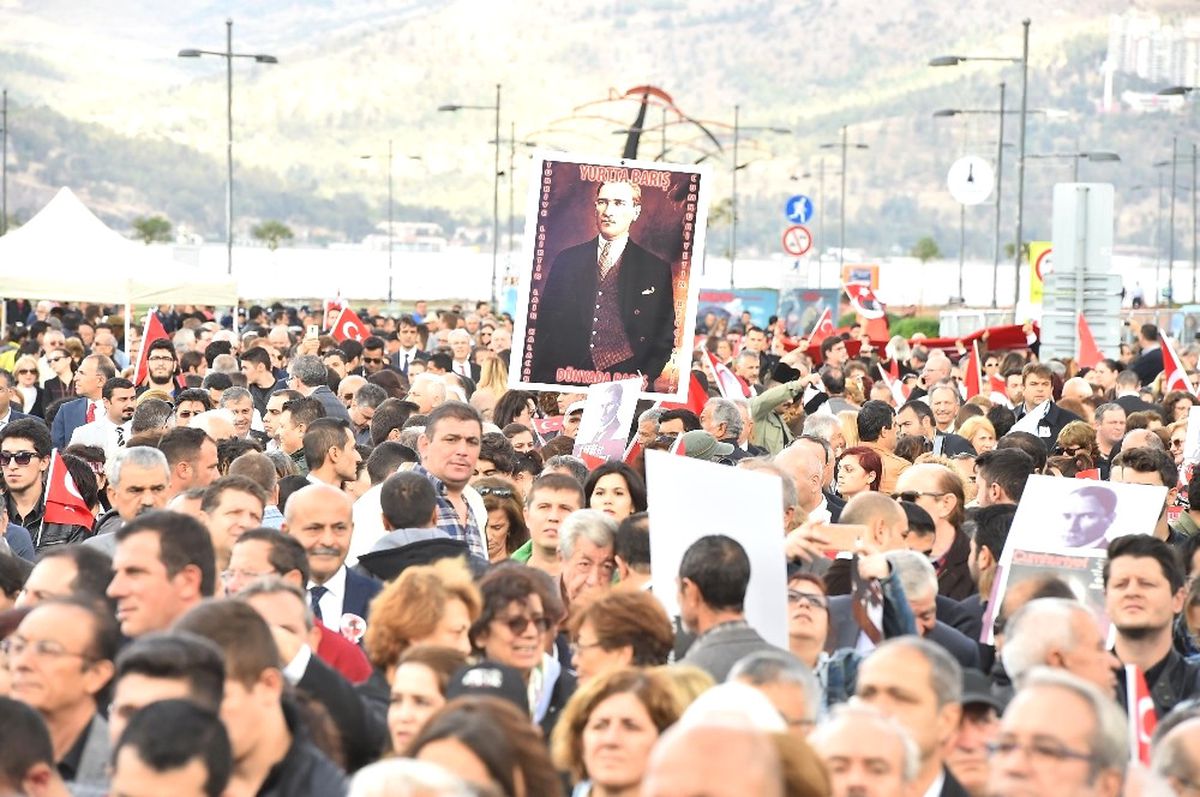 İzmirliler Ulu Önder İçin Yürüyecek