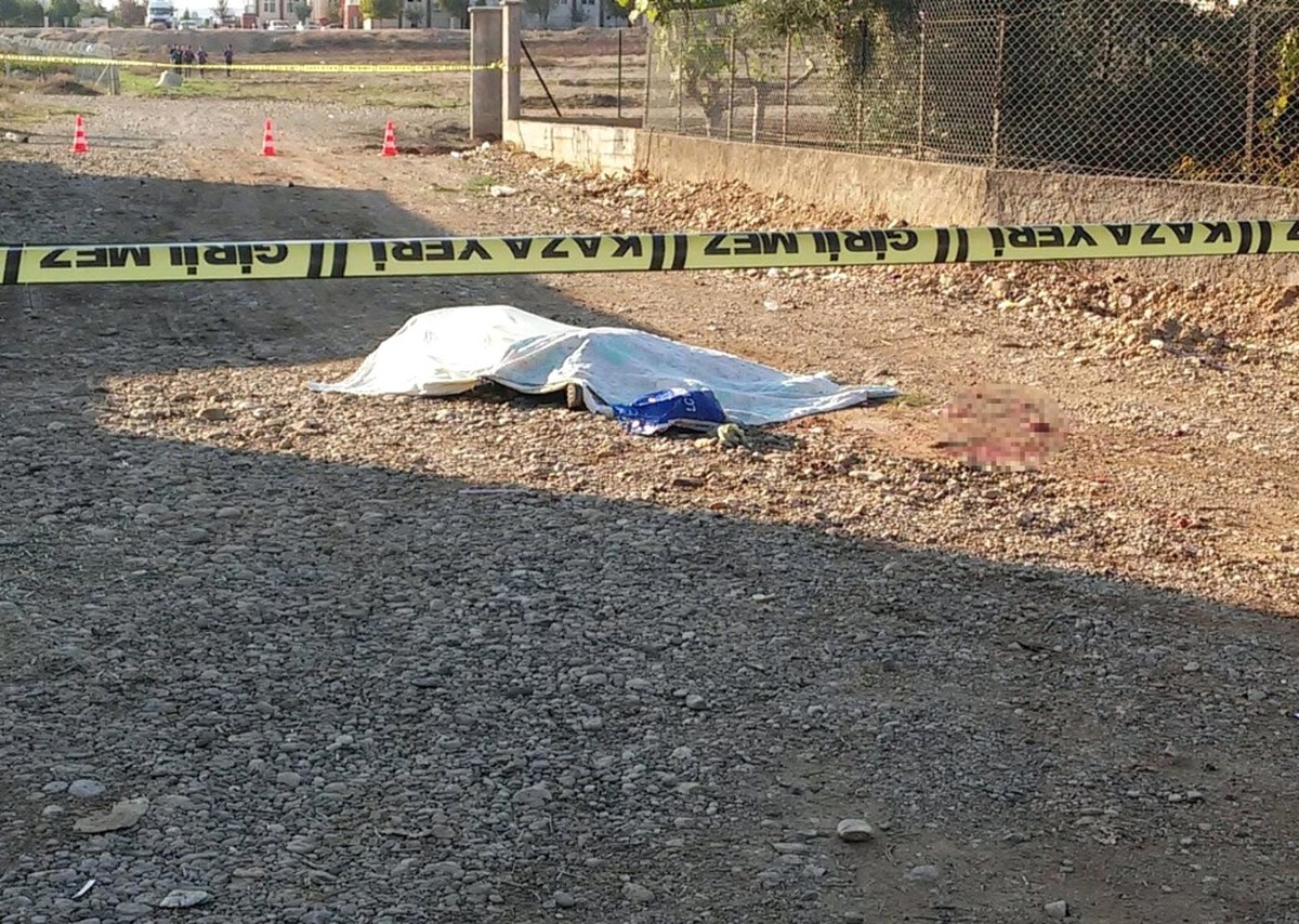 Kamyonun Çarptığı İki Kardeş Hayatını Kaybetti
