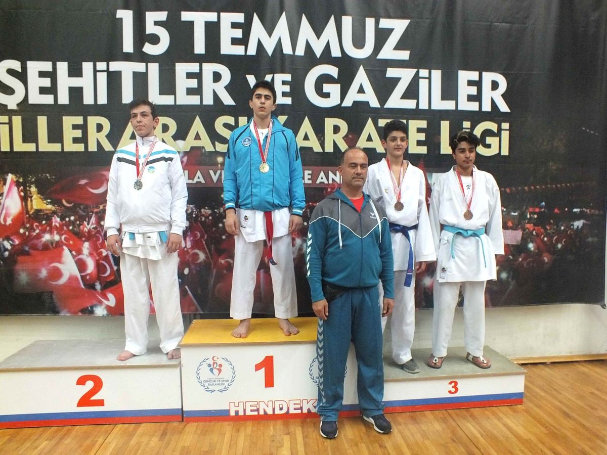 Karateciler Komşuda Madalya Bırakmadı
