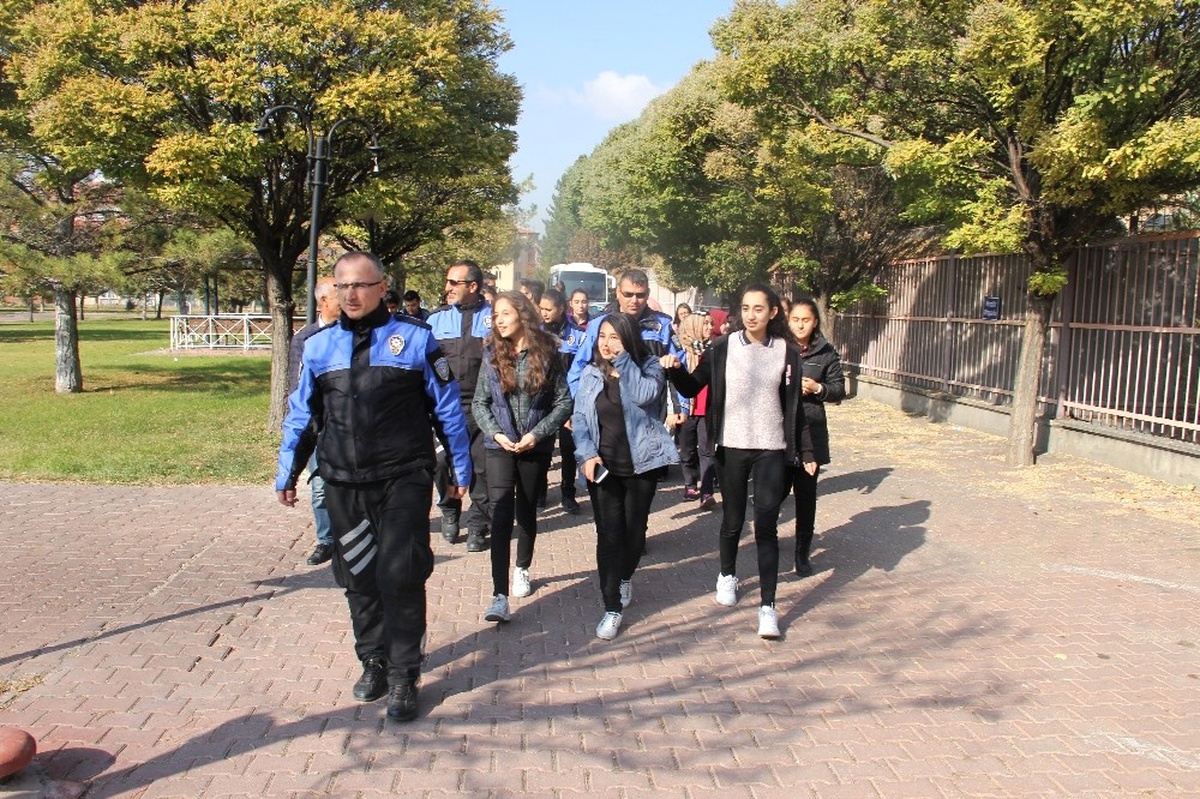 Kayseri Polisi Yaşlıları Sevindirdi
