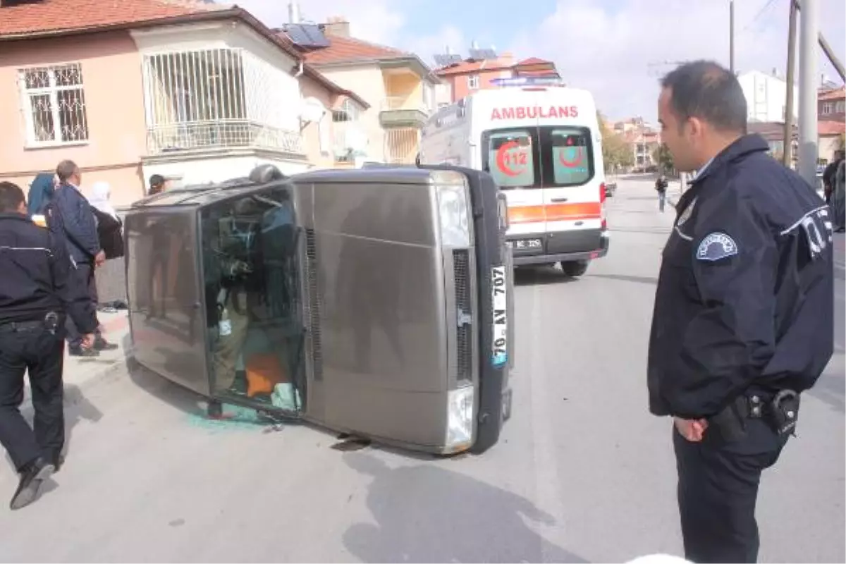 Kaza Sonrası Yan Dönen Otomobilden İtfaiye Ekipleri Kurtardı