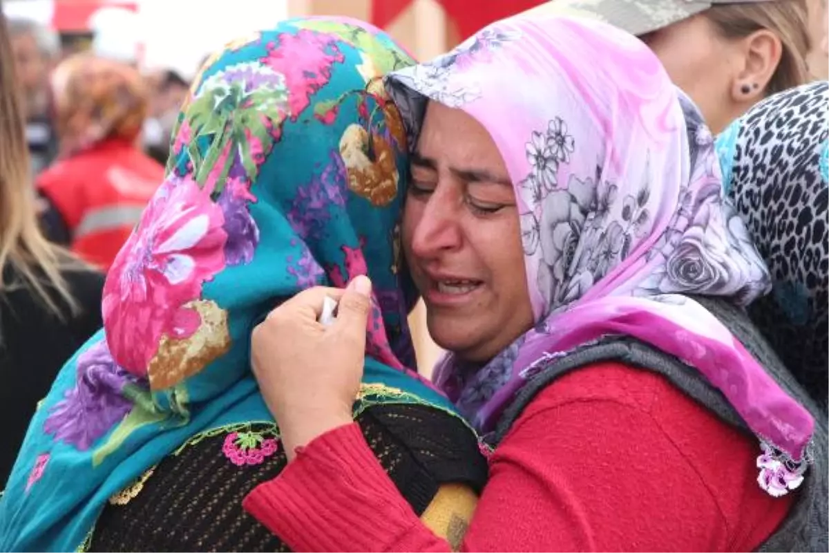 Korucu, Arıza Yapan Otomobilin Sürücüsüne Yardım Etmek İsterken Şehit Oldu (2)