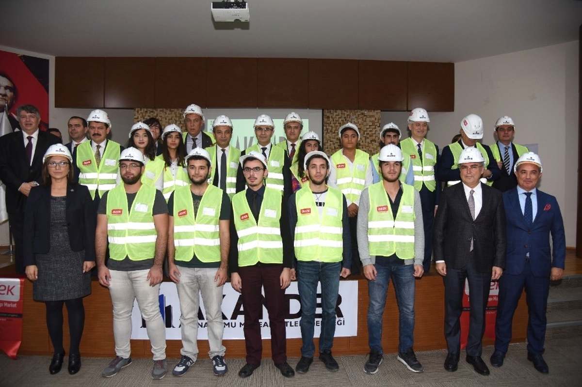 Mimarlık ve İnşaat Mühendisliği Öğrencilerine Baret ve Yelek