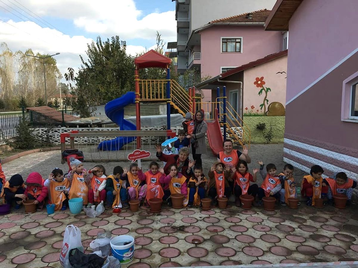 Minik Tema Gönüllülerinden Meşe Palamudu Ekimi