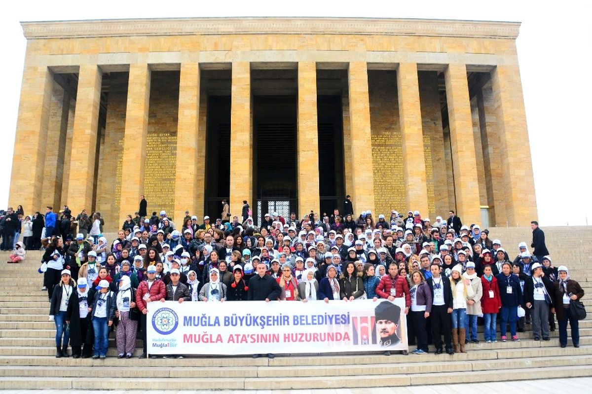 Muğlalı Kadınlar Ata\'sının Huzurunda
