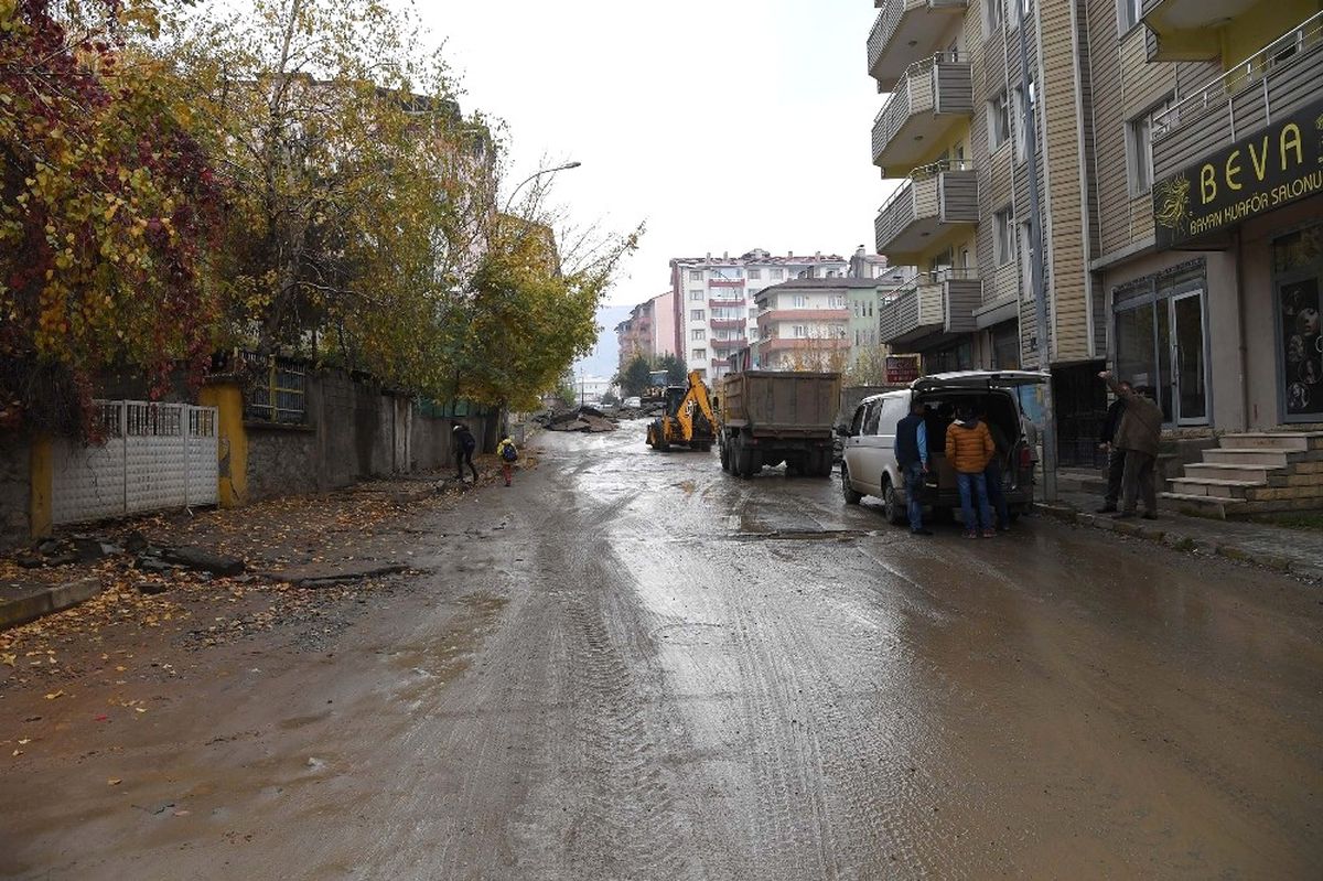 Muş\'ta Asfalt Çalışmaları Devam Ediyor