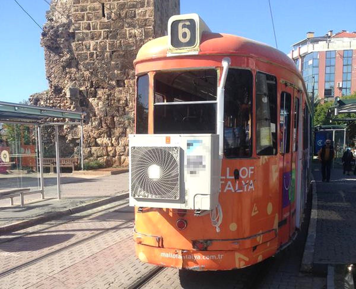 Antalya\'da Nostaljik Tramvaya Ev Tipi Klima Monte Edildi
