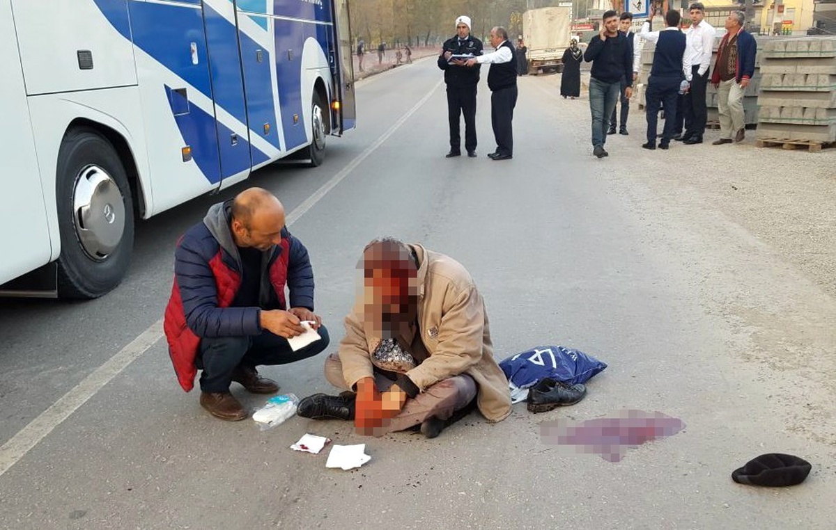 Otobüsün Çarptığı Yayanın İmdadına Yoldan Geçen Doktor Yetişti