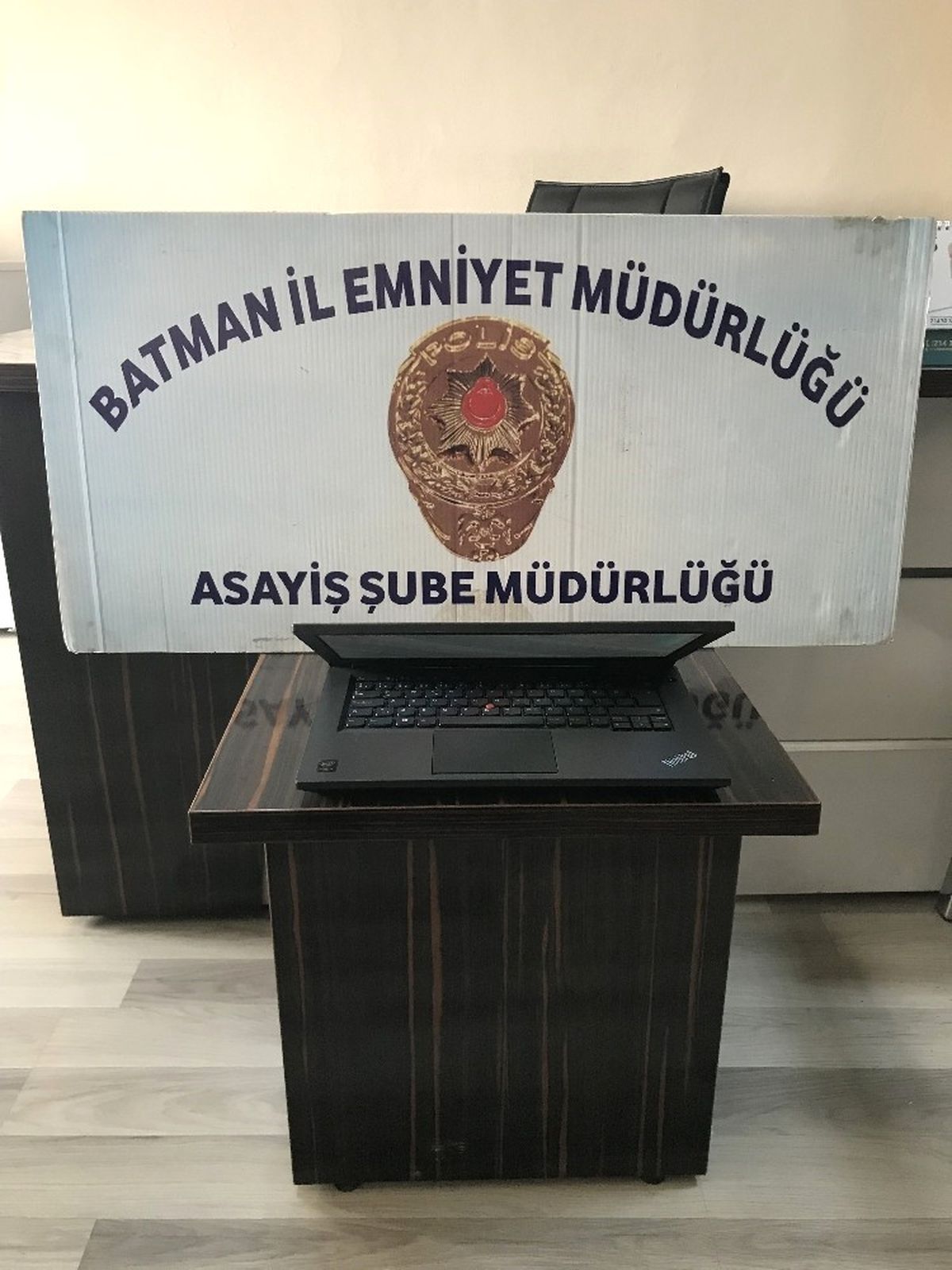 Park Halindeki Araçtan Hırsızlık Yapan 2 Kişi Tutuklandı