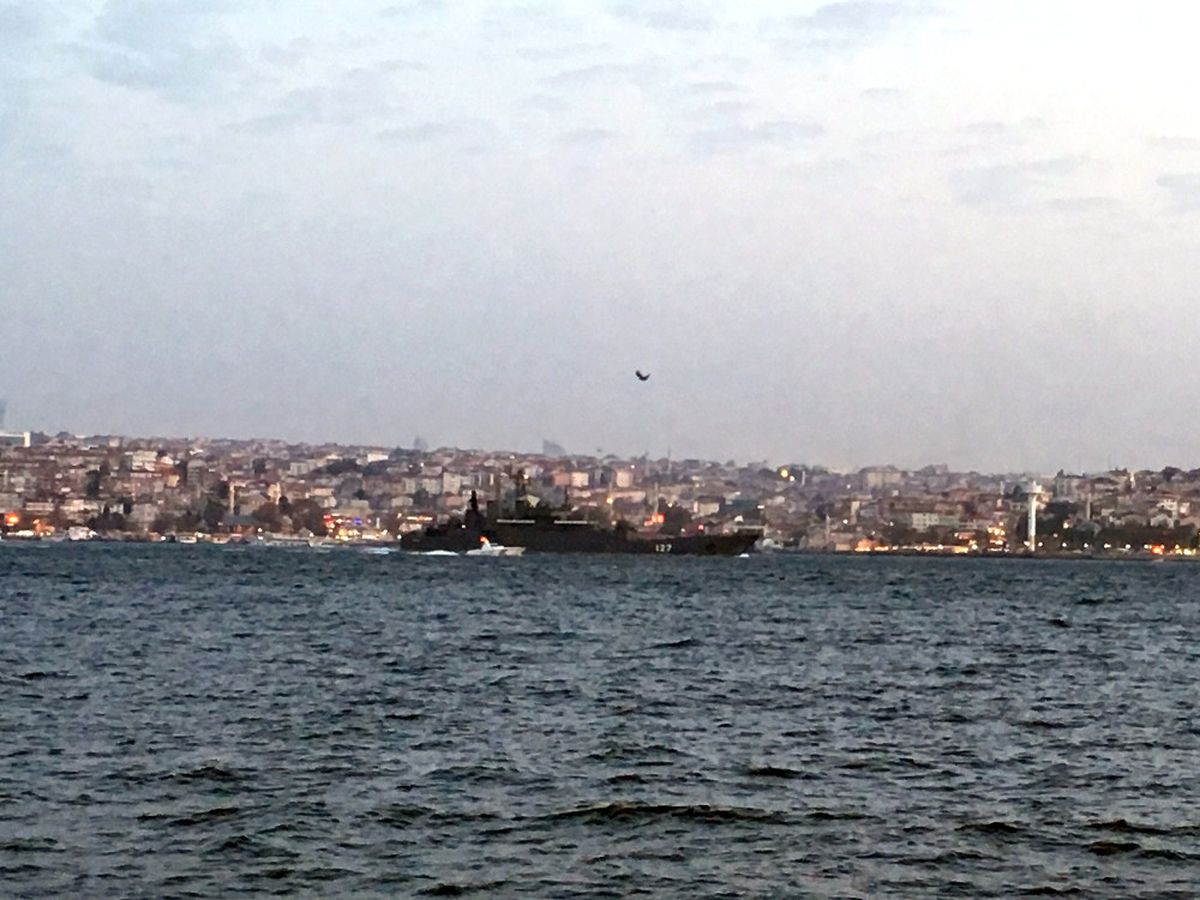 Rus Savaş Gemisi Boğaz\'dan Geçti