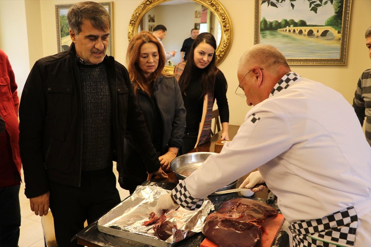 Şenol Güneş, Edirne\'de Tava Ciğer Yapmayı Öğrendi