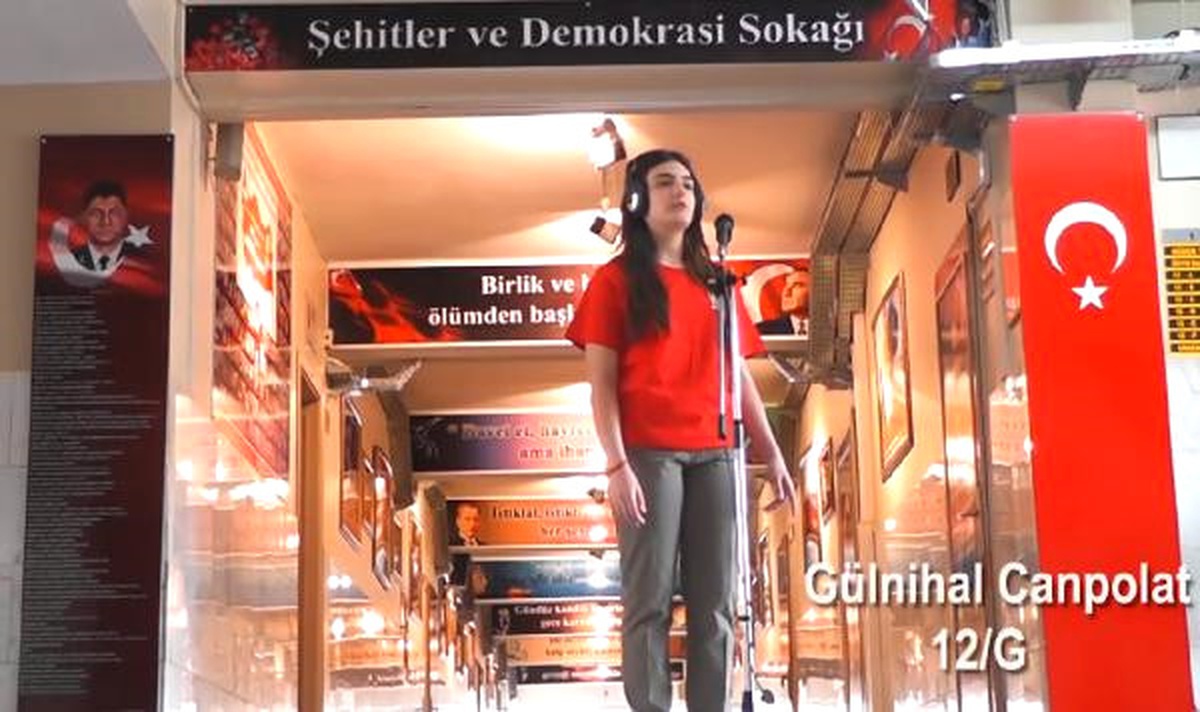 Sivas Lisesi\'nden Şehit ve Gaziler İçin \'Vatan Türküsü\'