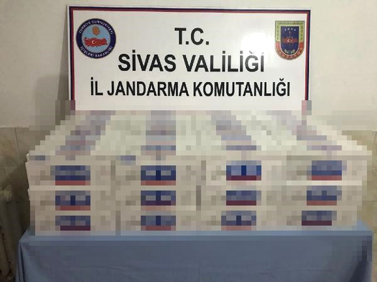 Sivas\'ta Yolcu Otobüsünden 126 Kaçak Çıktı