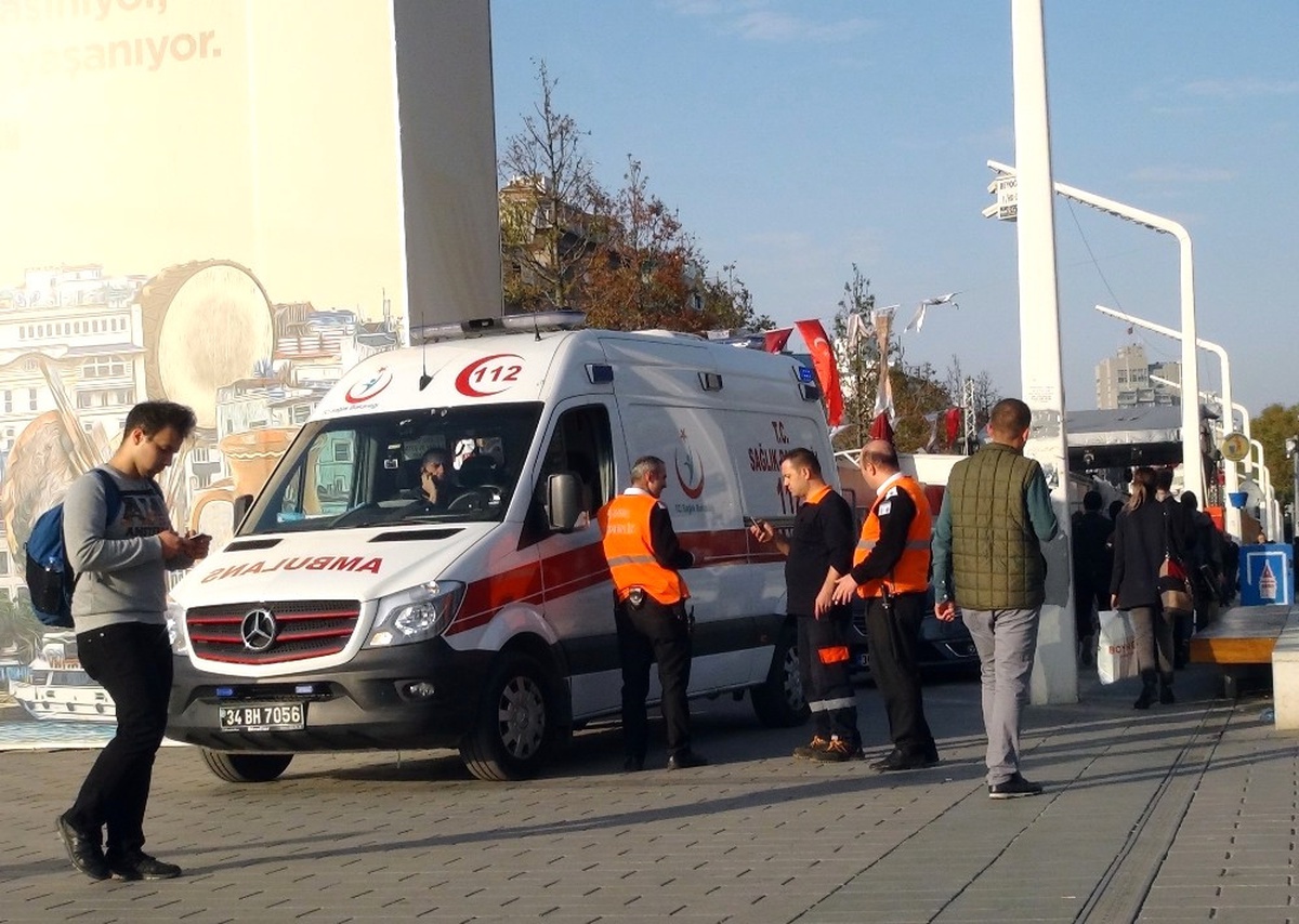 Taksim Metrosunda Yürüyen Merdivenden Düşen Kadın Ezilme Tehlikesi Geçirdi