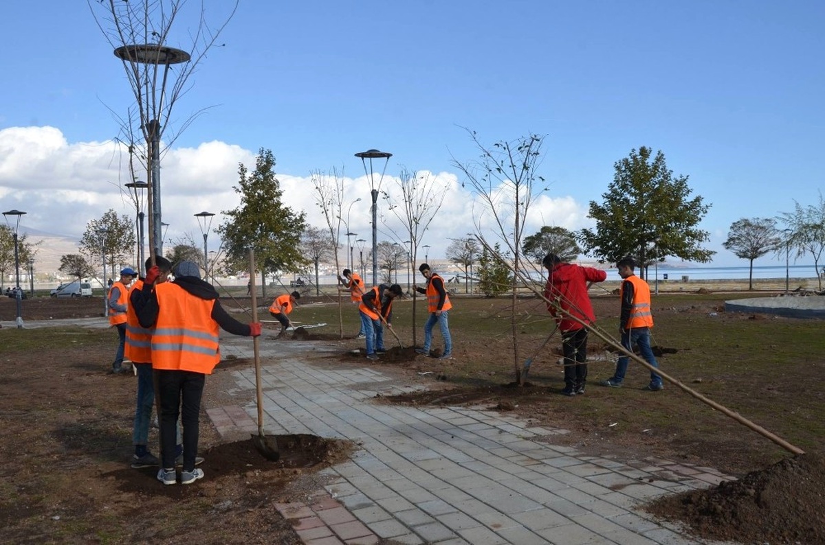 Tatvan\'da Sahil Parkı Çalışmalarında Sona Gelindi