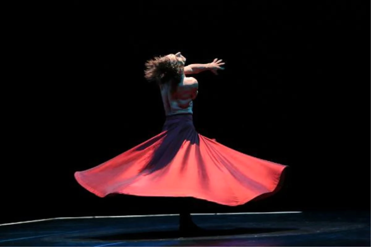 Ünlü Dansçı Ziya Azazi, \'Nefesin Devinimi\' ile İkü Akıngüç Sahnesi\'nde