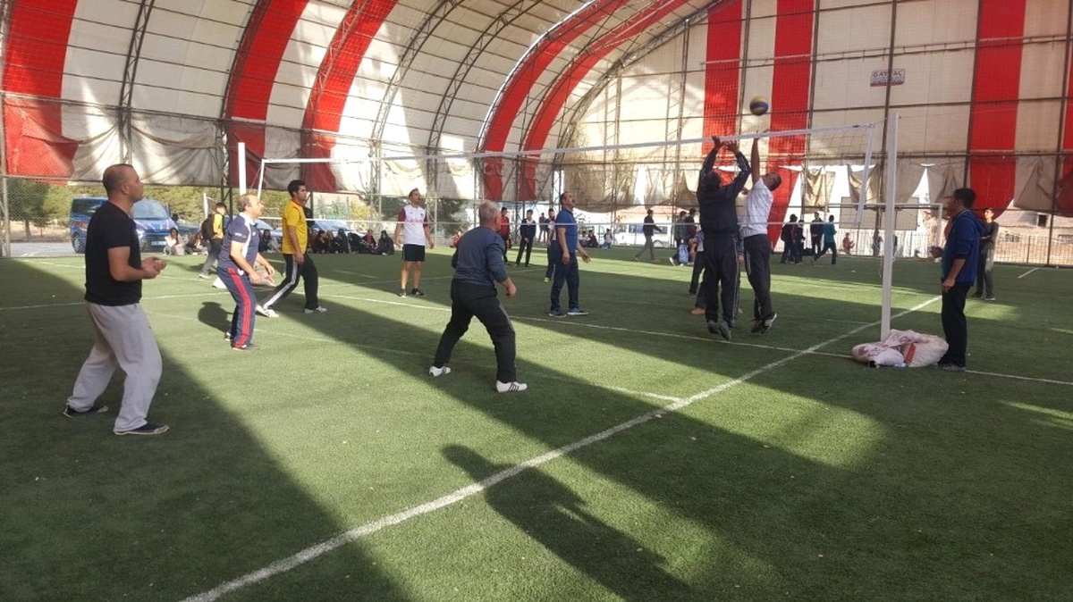 Yazıhan\'da Kurumlararası Voleybol Turnuvası Düzenlendi