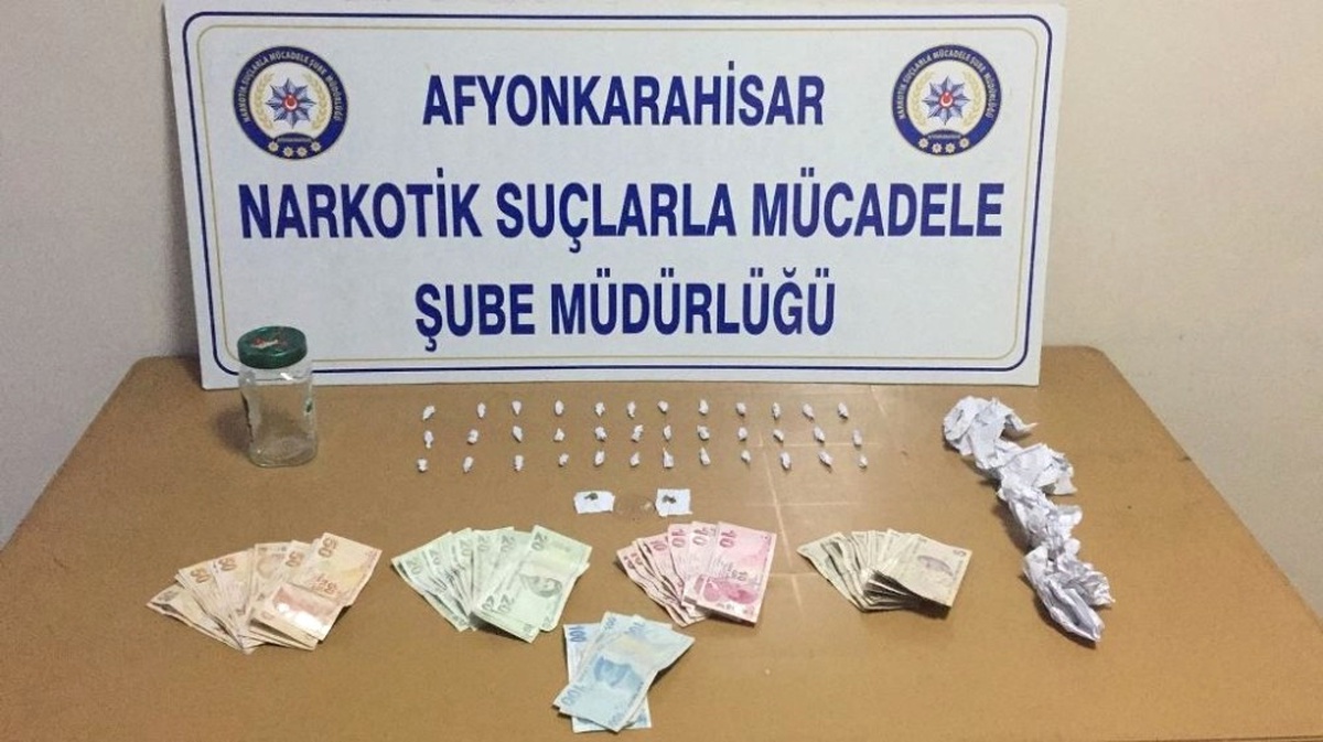 Zehir Tacirleri Bonzai ve Uyuşturucu Parasıyla Yakalandı