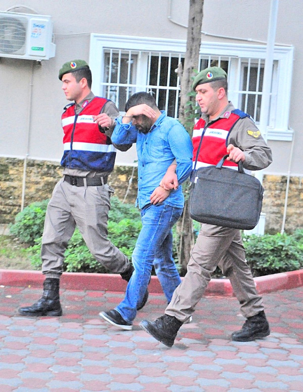 12 Suçtan Aranan Şahıs Yakalandı