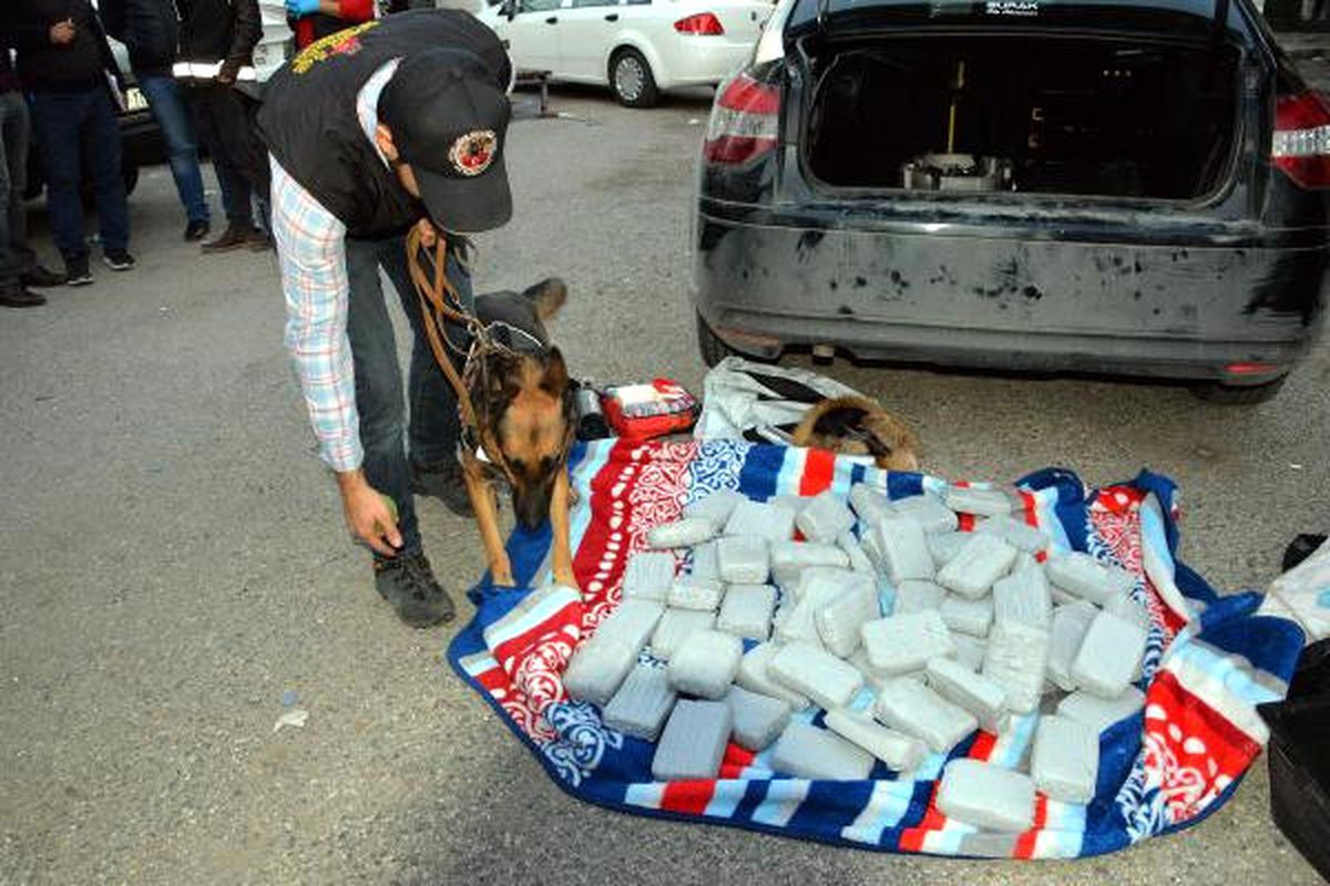 Açığa Alınan Polisin Aracında 40 Kilo Eroin Ele Geçirildi