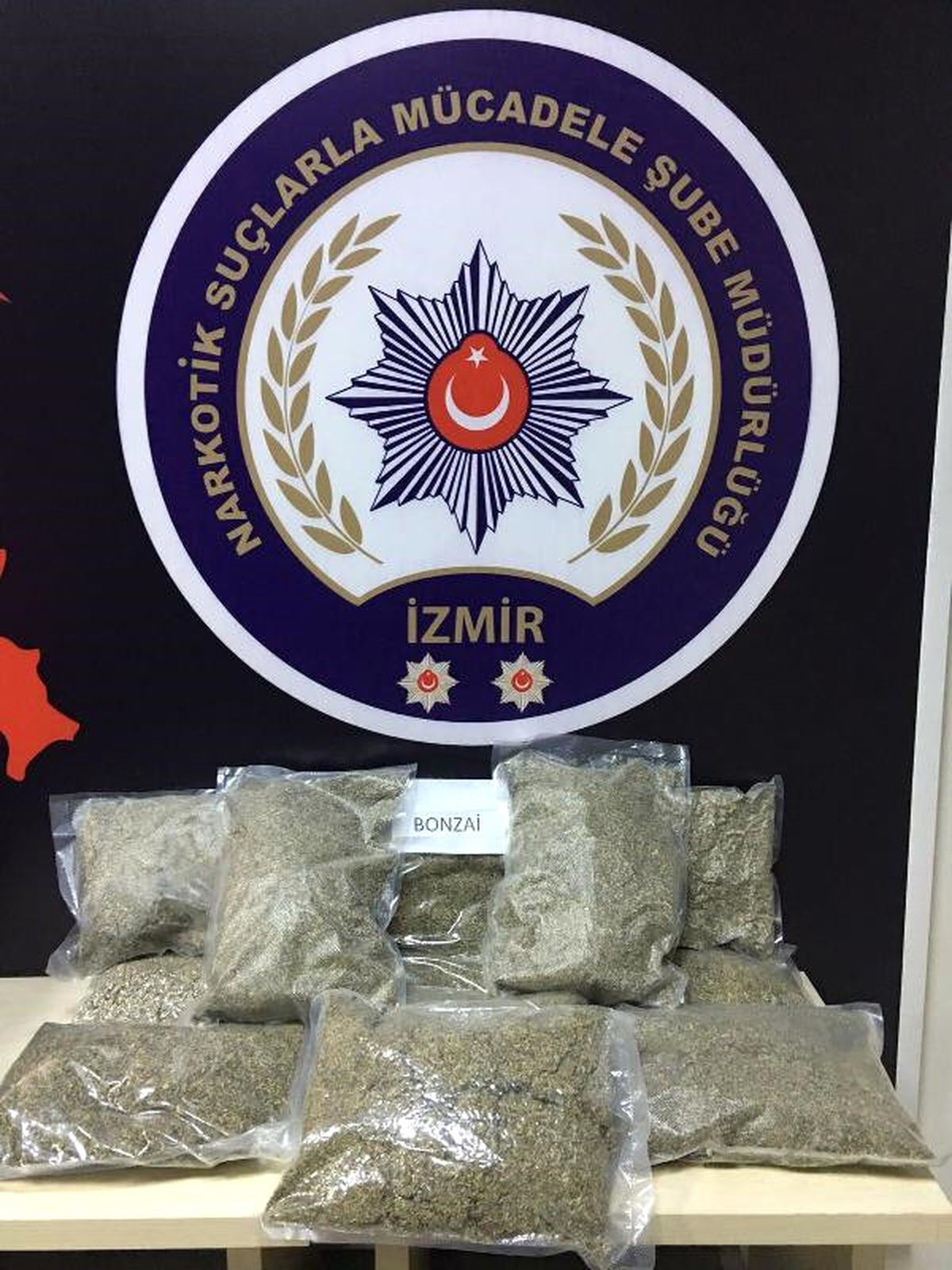 Aile Görüntüsüyle Uyuşturucu Nakli, Polise Takıldı