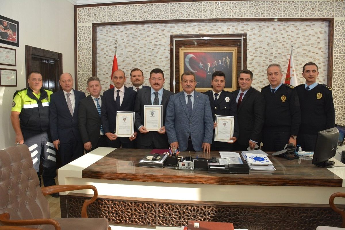 Antalya\'da Ayın Polisleri Ödüllendirildi