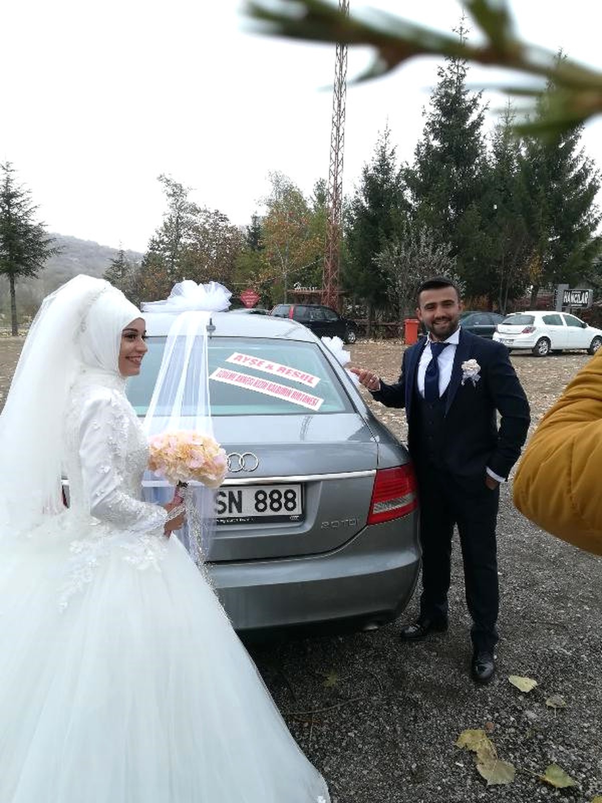 Arkadaşları Damadı Hızarla Tıraş Etti