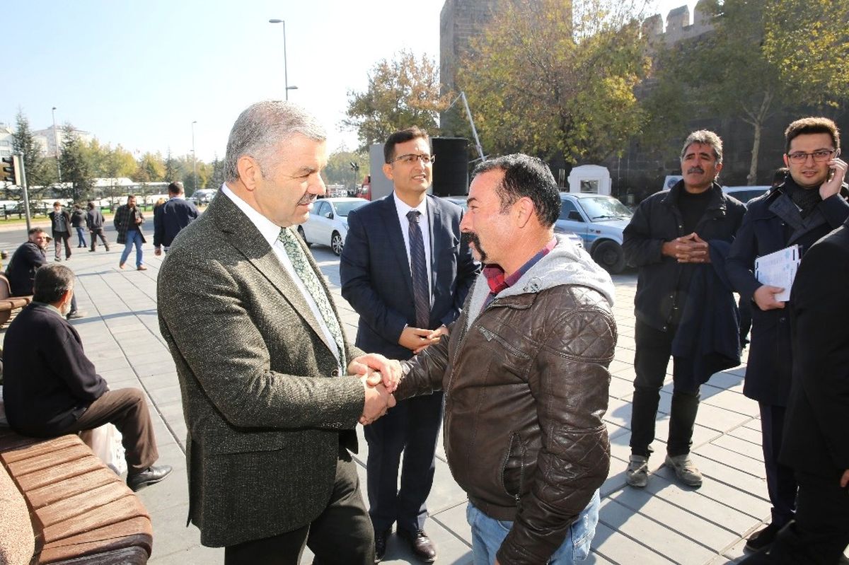 Başkan Çelik, Vali Kamçı ile Birlikte Kaytur Tarafından Açılan Meydan Döner\'i Ziyaret Etti