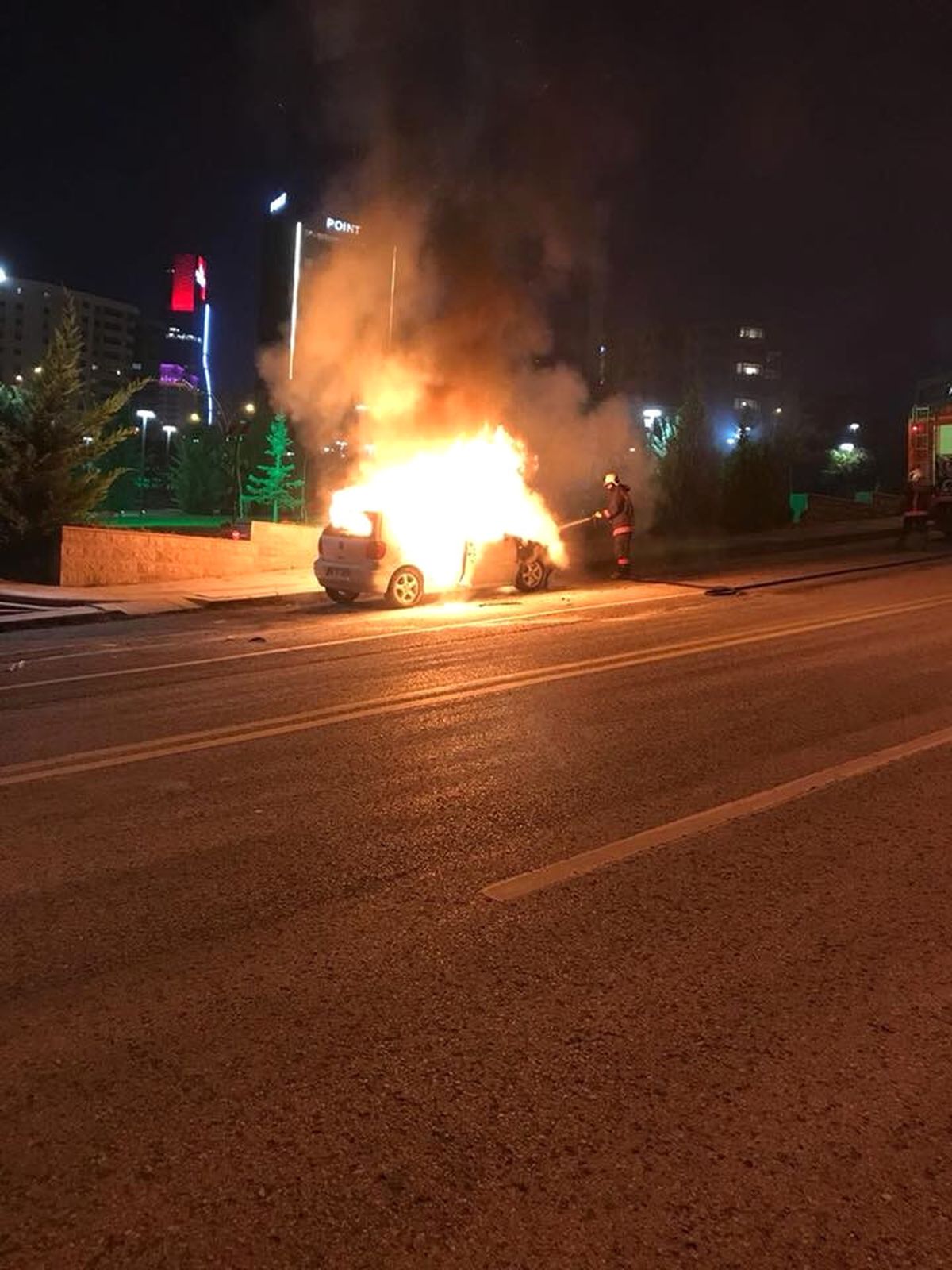 Başkent\'te Oto Yangını