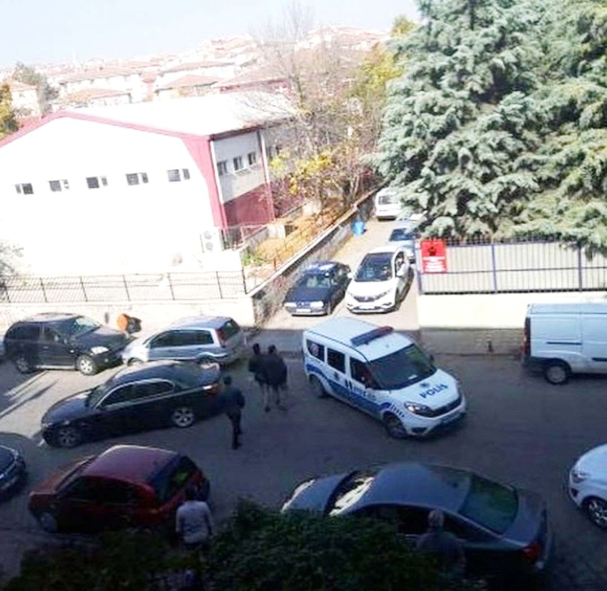 Başkent\'te Polisten Kaçan Şüphelilerin Kullandığı Araç Polise Çarptı