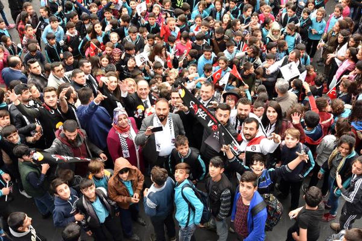 Beşiktaşlı Girişimci İş Adamları ve İş Kadınları Derneği\'nden Vanlı Öğrencilere Yardım