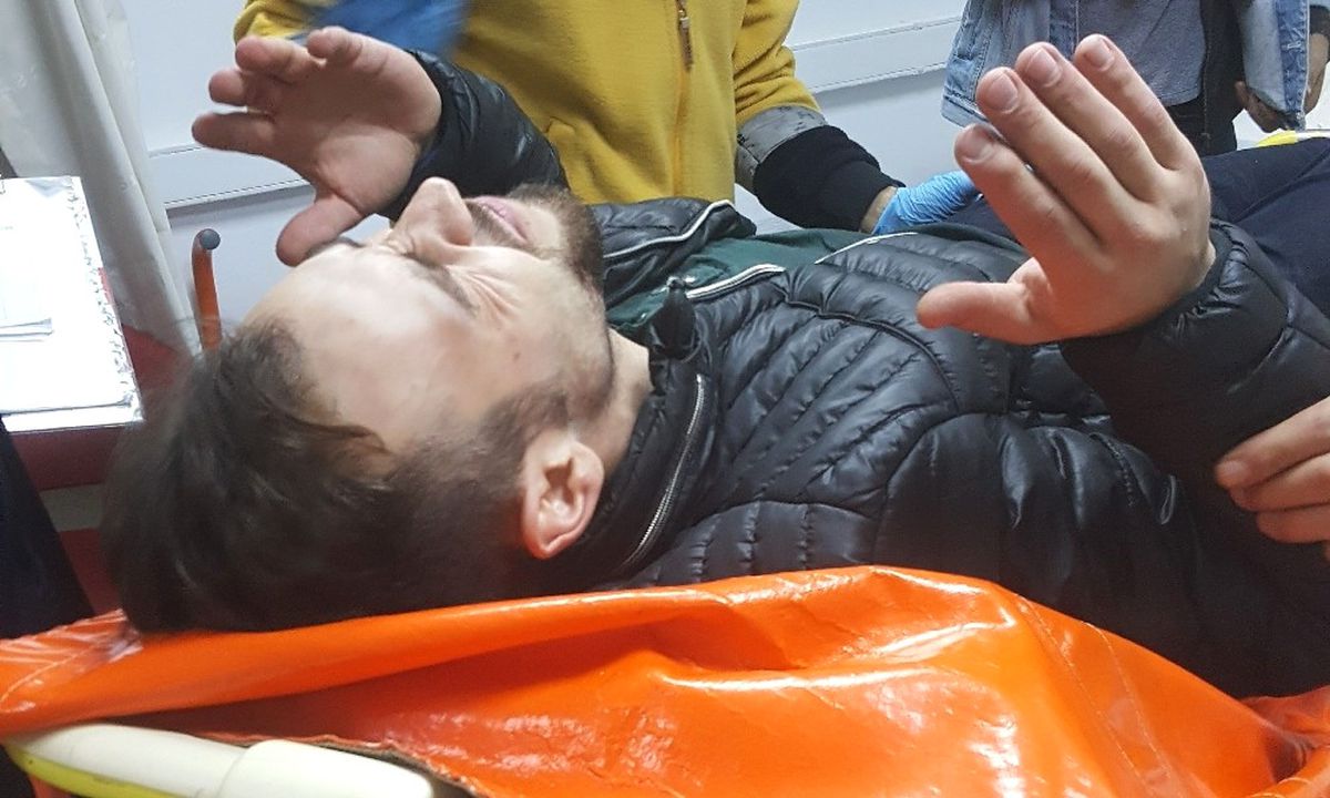 Bıçaklı Saldırıya Uğrayan Genç Hastanelik Oldu