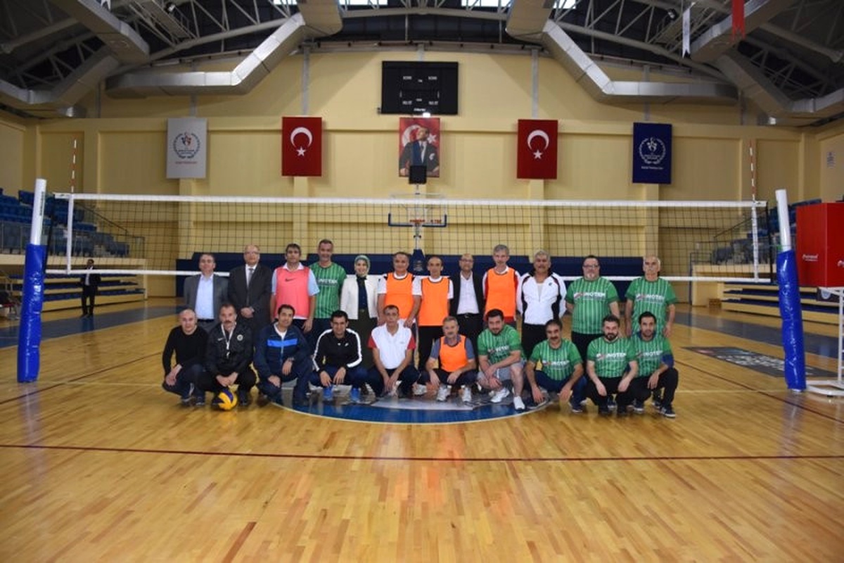 Bilecik\'te \'Öğretmenler Günü Voleybol Turnuvası\' Başladı