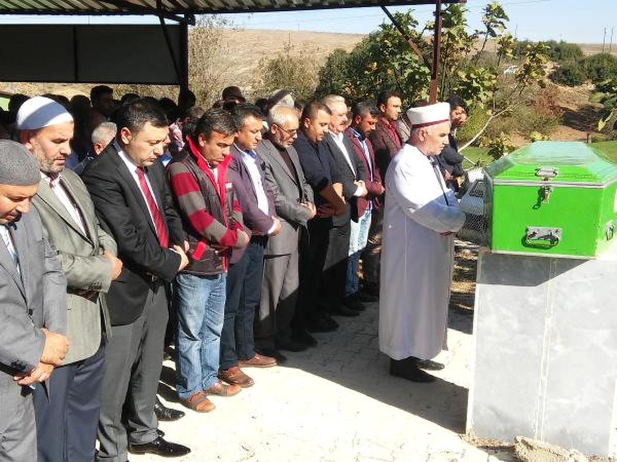 Bisikletle Kamyon Altında Kalan İki Kardeş Toprağa Verildi
