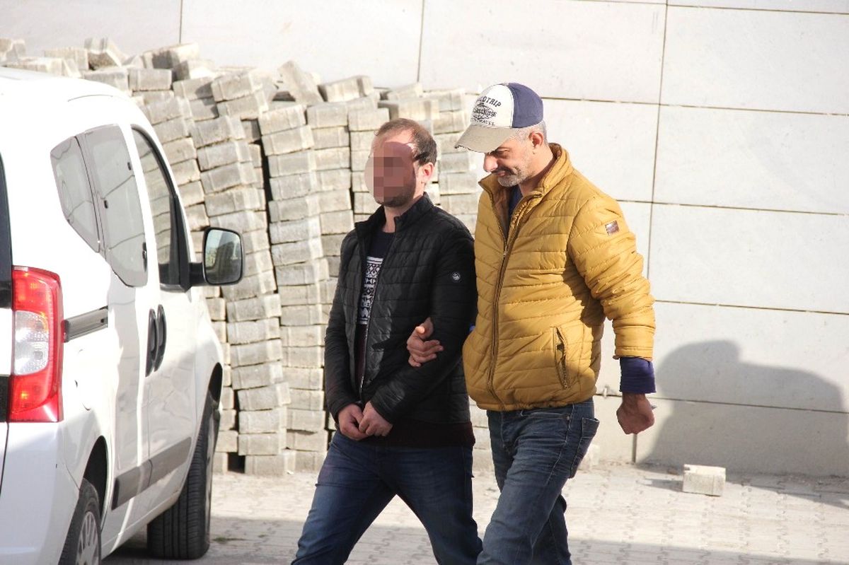Çaldığı Ürünleri İnternetten Satmaya Kalkınca Polise Yakalandı