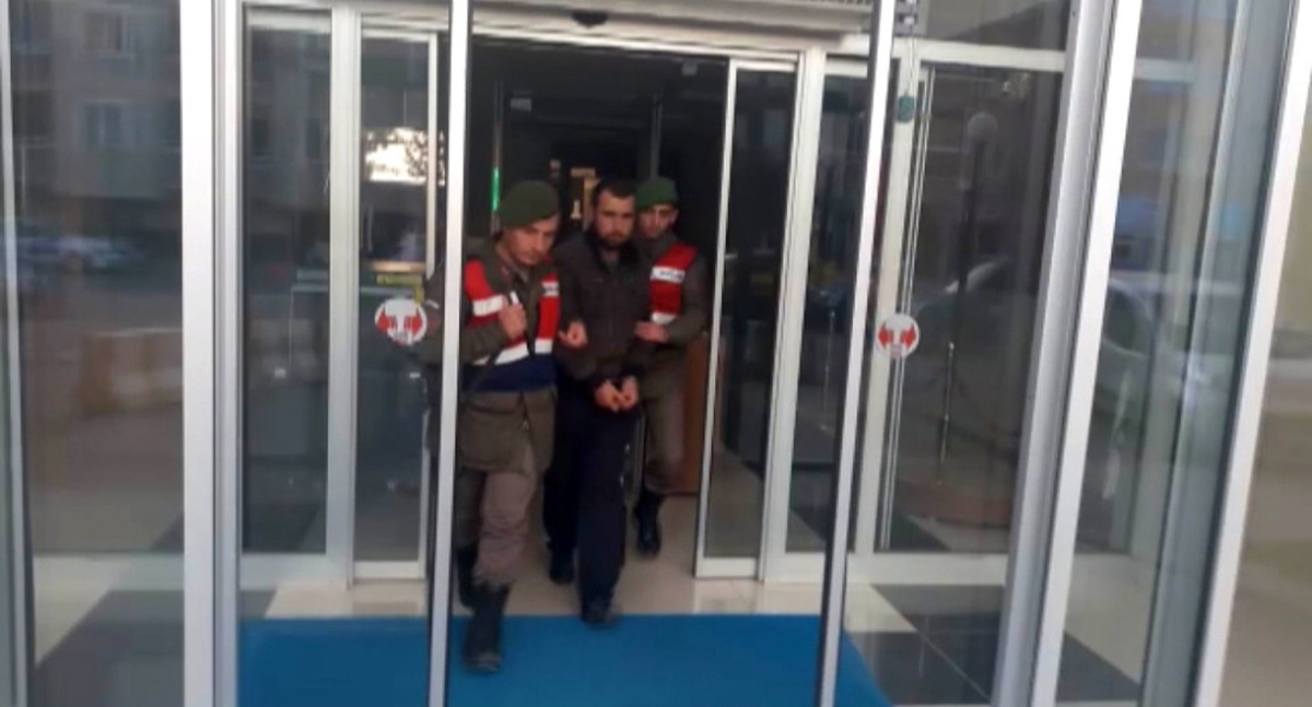 Camiden Çaldığı Paraları Sayarken Yakalandı