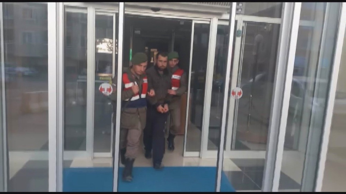 Camiden Para Çalan Pişkin Hırsız, Paraları Sayarken Suçüstü Yakalandı