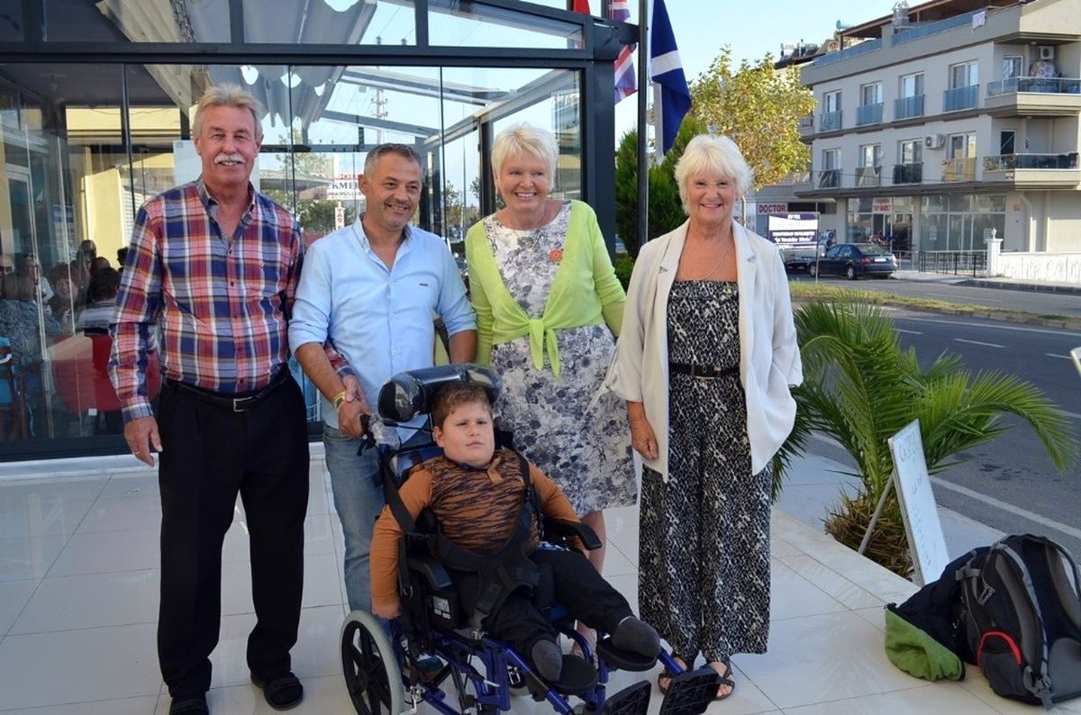 Didim\'deki Yabancılar İki Engelliye Umut Oldu
