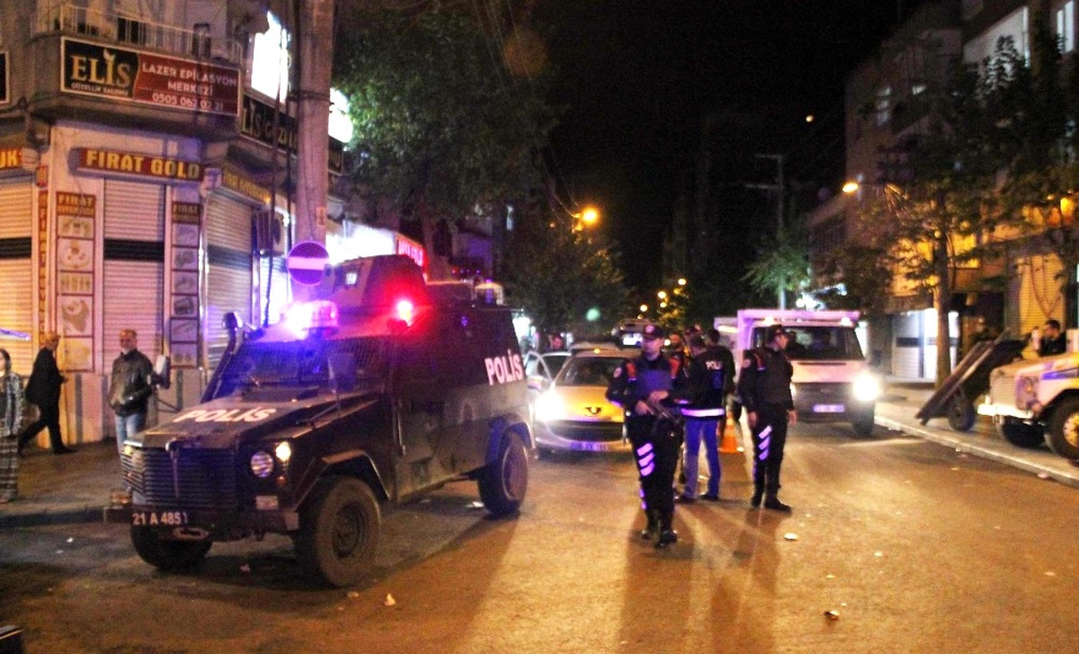 Diyarbakır\'da 800 Polisle Hava Destekli Asayiş Uygulaması