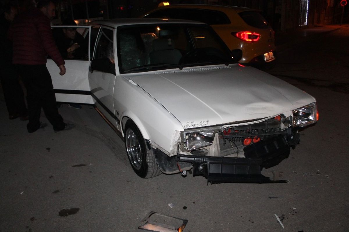 Elazığ\'da Trafik Kazası: 2 Yaralı
